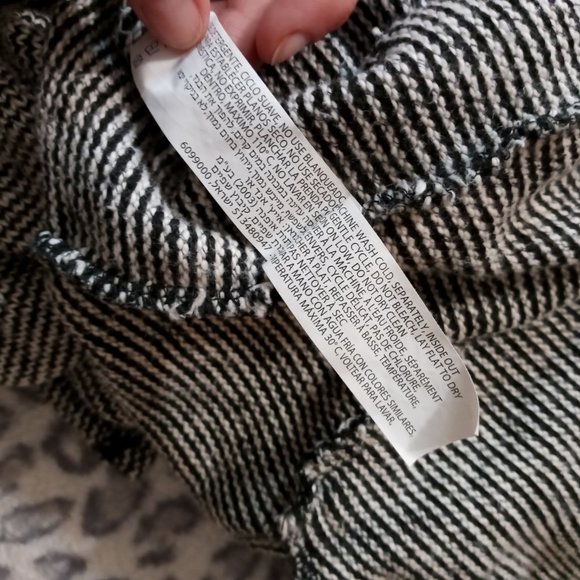 Black and White striped sweater - Picture 8 of 8